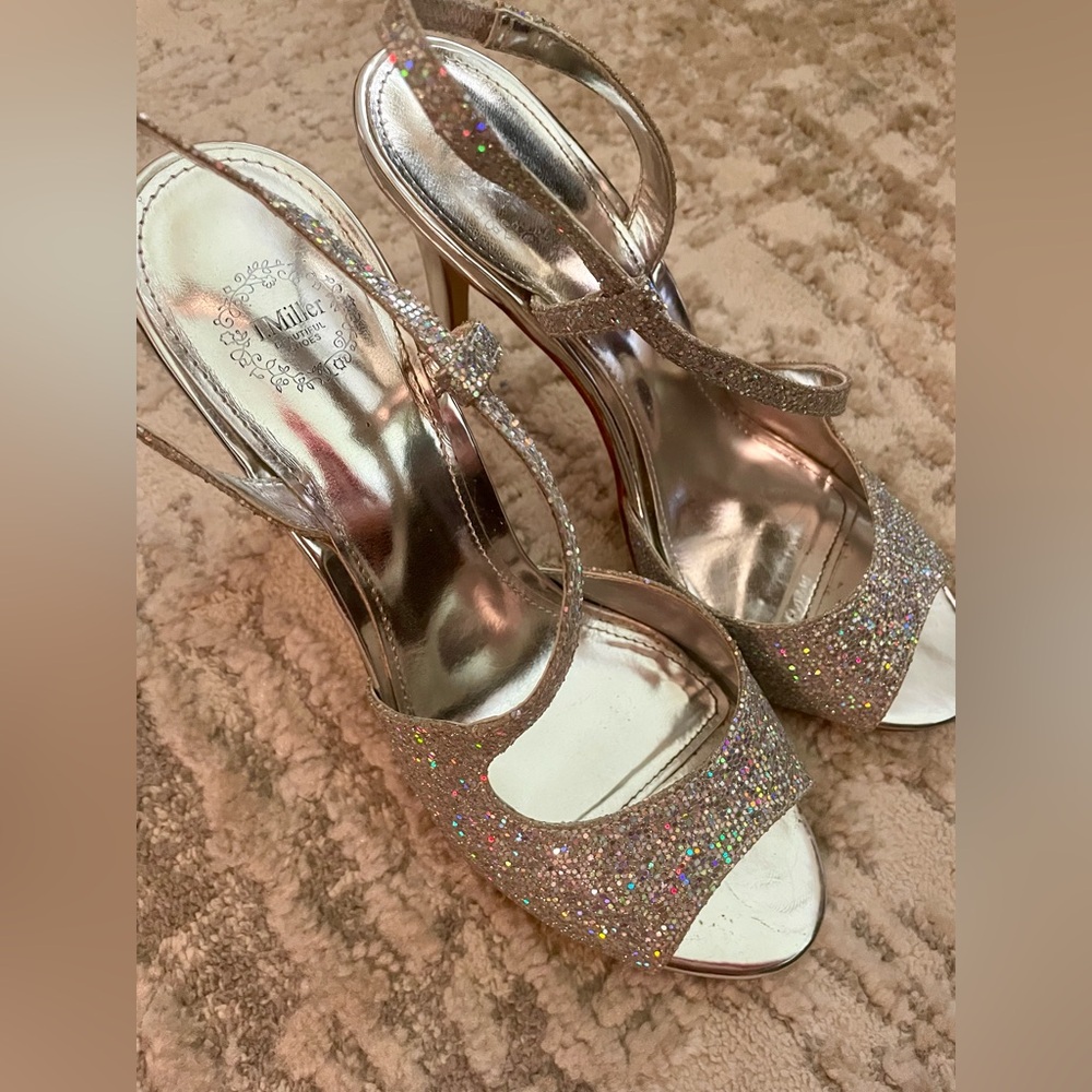 I.MILLER BEAUTIFUL SHOES SPARKLY SILVER STRAP - size 8